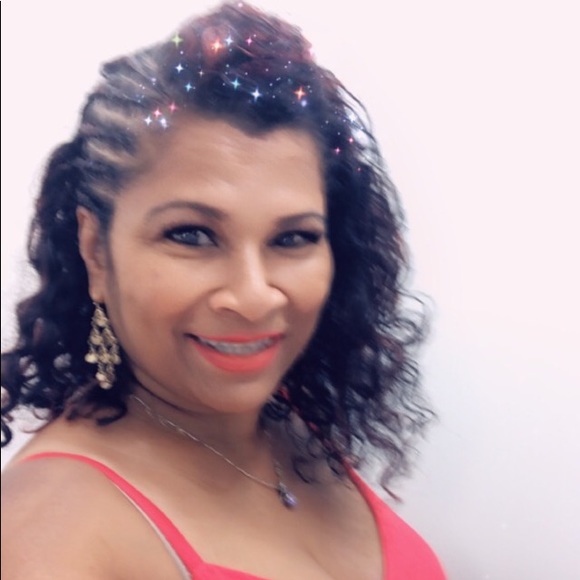 Meet your Posher, Sandra - Picture 1 of 1